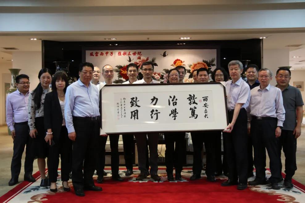 中大元通电缆董事长及上级集团董事长·王挺革一行赴西安交通大学考察交流